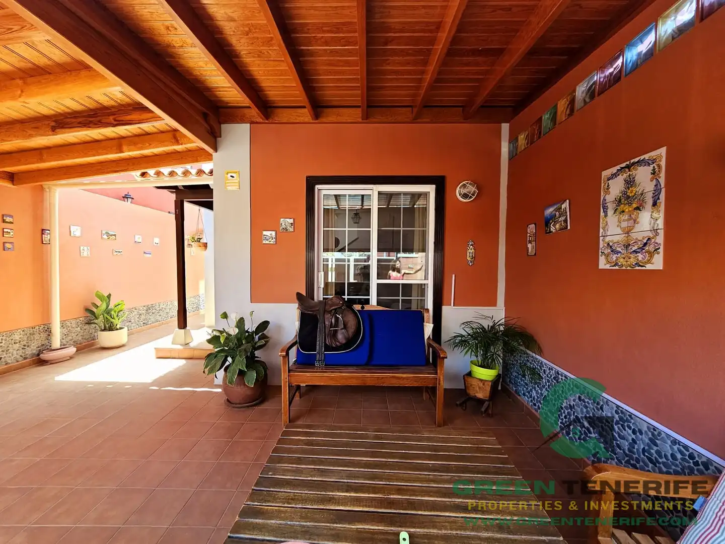 Casa con terraza en venta en Calle Saturno