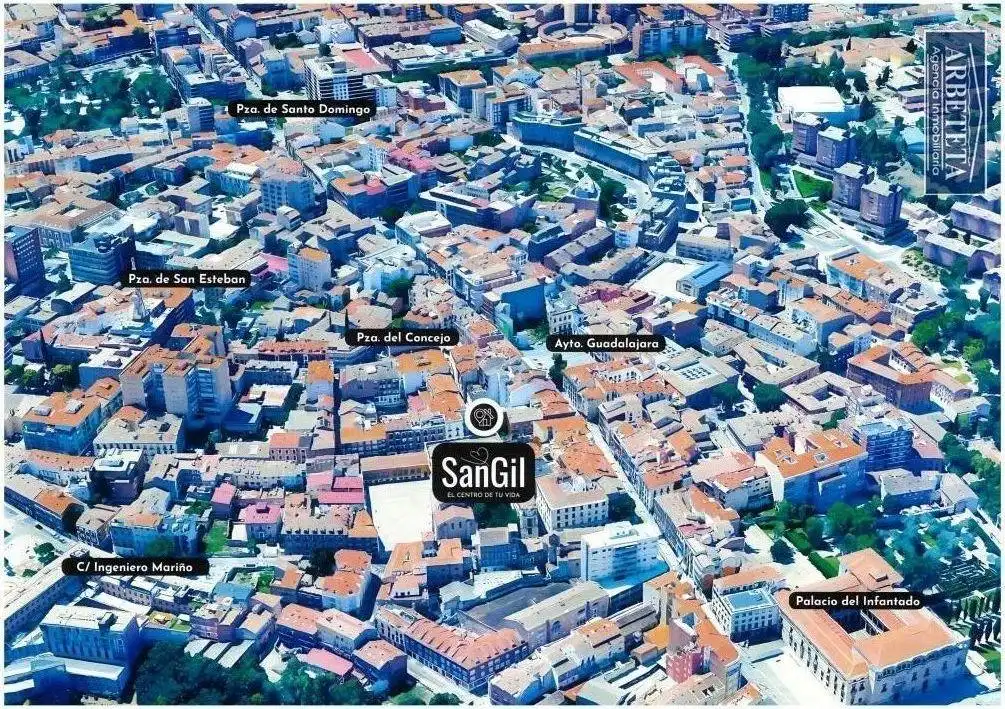 Vista exterior de Pis en venda en Guadalajara amb Balcó