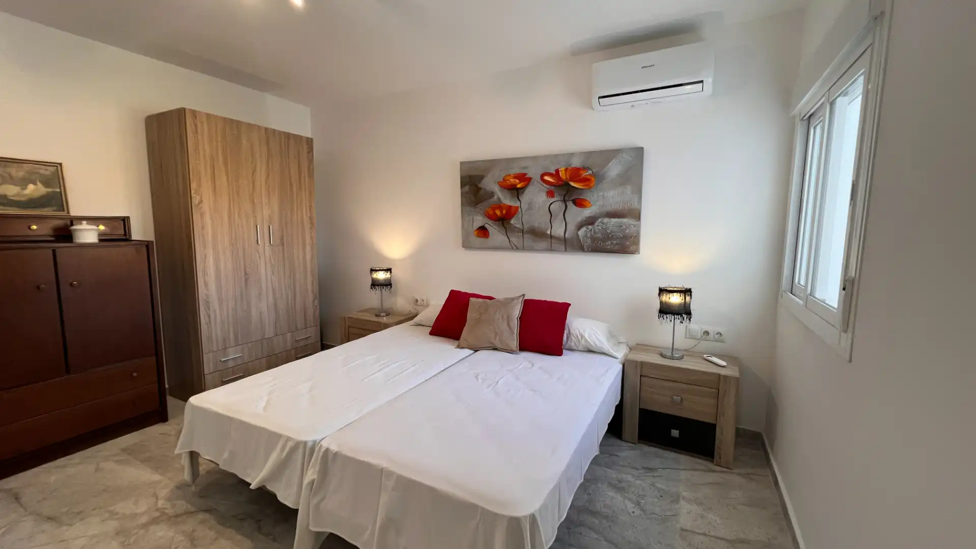 Dormitori de Casa o xalet en venda en Torrox amb Aire condicionat, Terrassa i Moblat