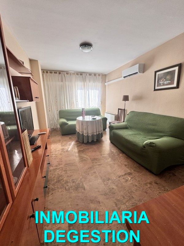 Living room of Flat to rent in Linares  with Air Conditioner, Furnished and Oven