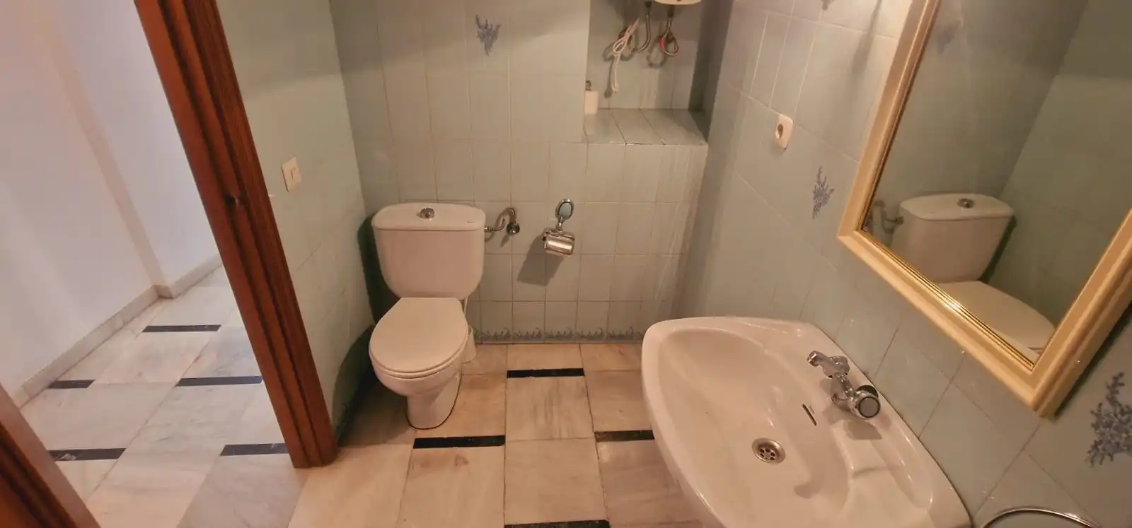 Bany de Casa o xalet en venda en Córdoba amb Aire condicionat, Calefacció i Jardí privat