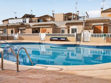 Adossat amb piscina en venda a Los Balcones - Los Altos