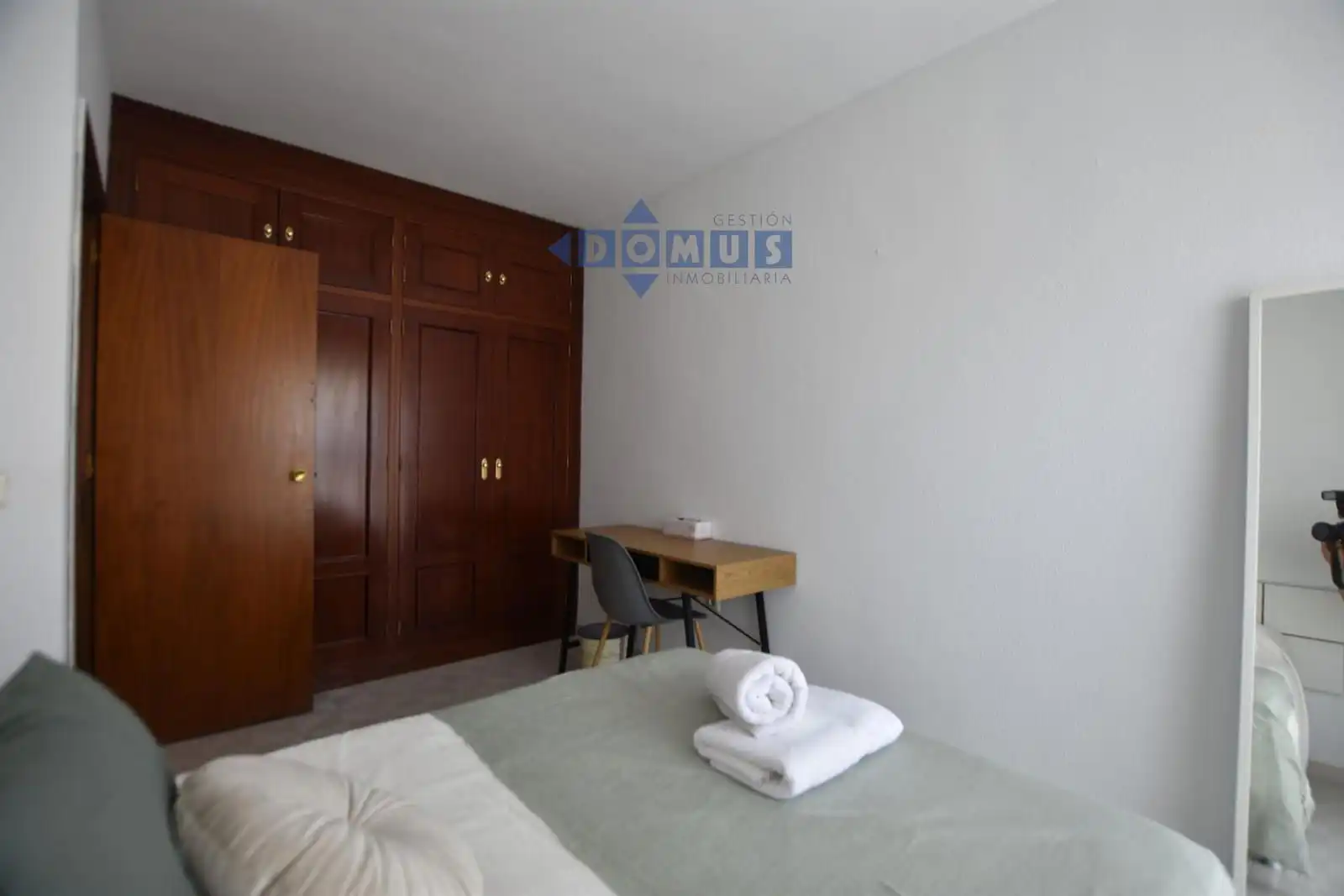 Habitación de Piso para compartir en Ronda con Aire acondicionado, Terraza y Amueblado