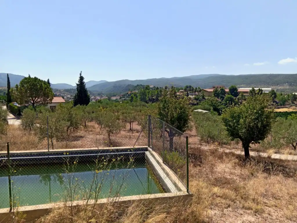 Country house zum Verkauf in Calles mit Privatgarten, Terrasse und Abstellraum