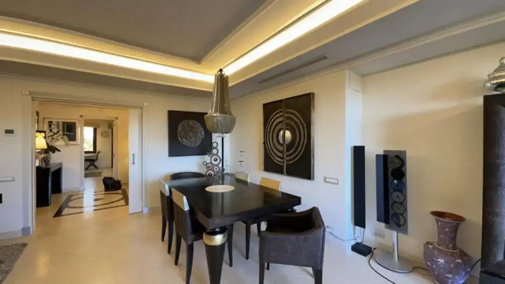 Menjador de Apartament de lloguer en Estepona amb Aire condicionat, Terrassa i Piscina