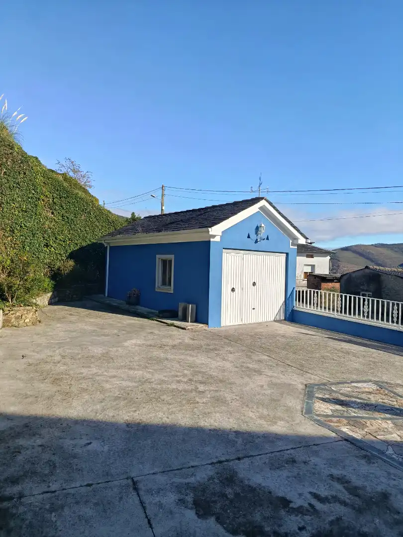 Vista exterior de Casa o xalet en venda en Vegadeo amb Calefacció, Jardí privat i Parquet