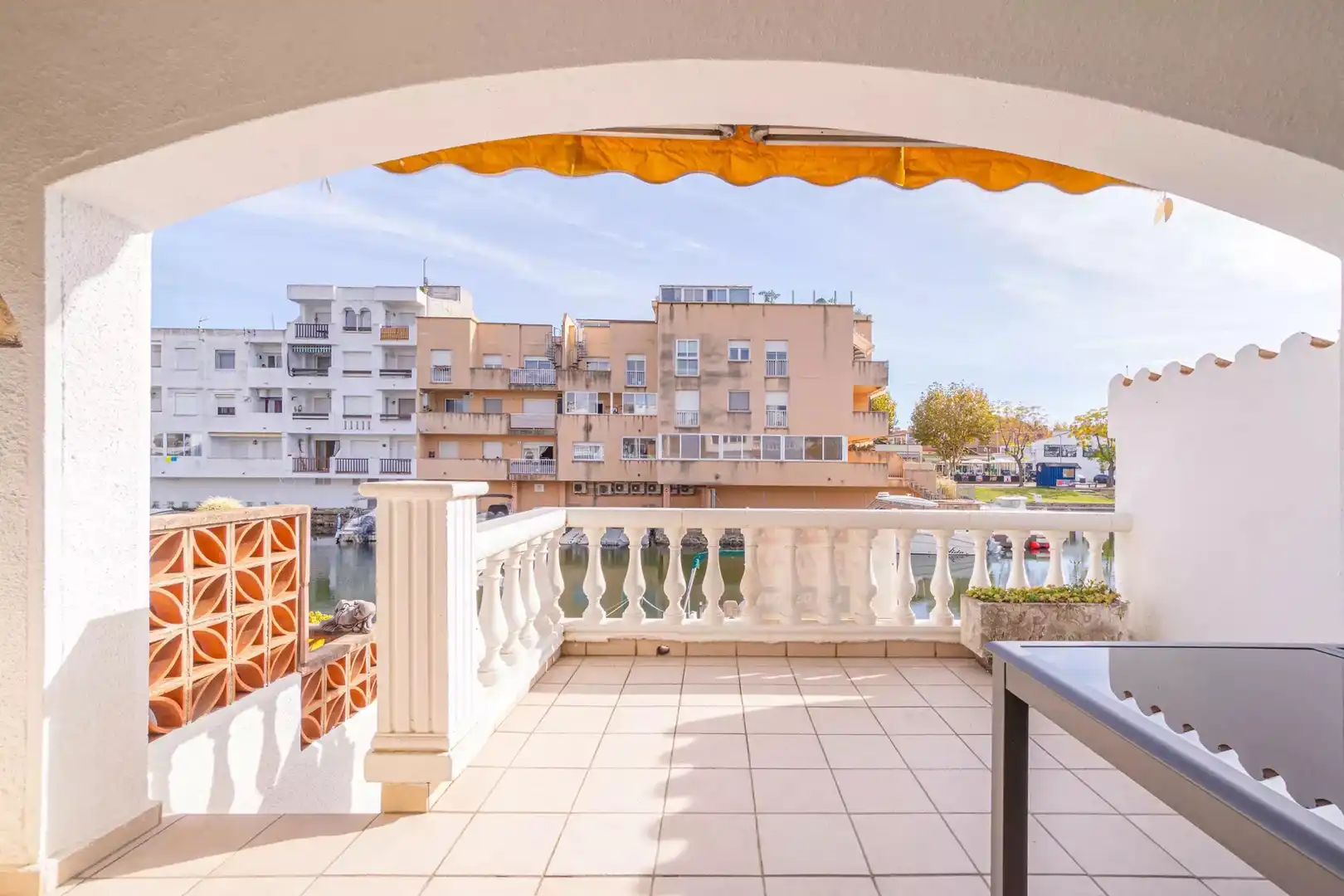 Terrassa de Casa adosada en venda en Empuriabrava amb Aire condicionat, Terrassa i Moblat