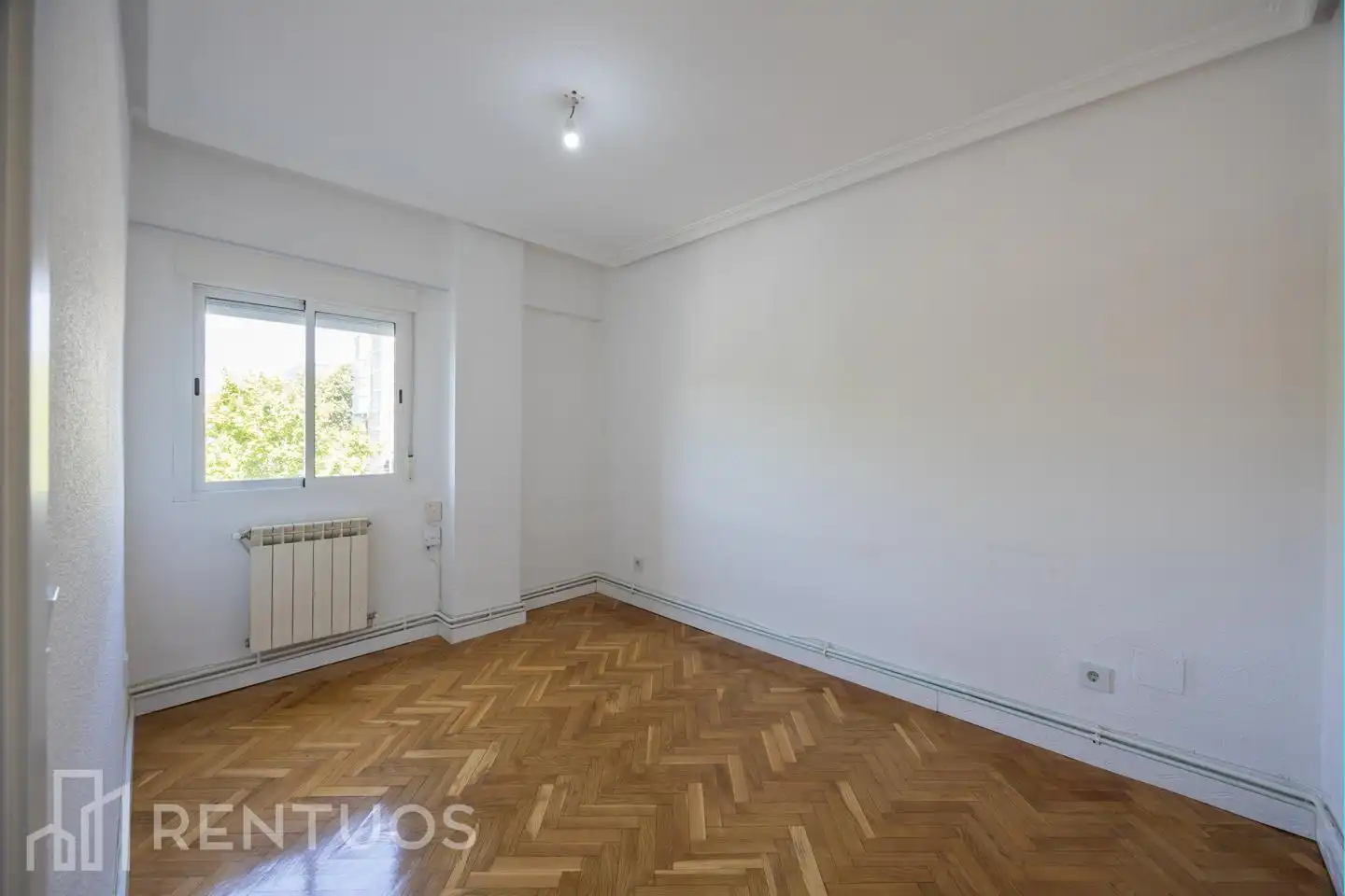 Flat for rent in Calle Parque de Cabañeros, Parque Lisboa - La Paz