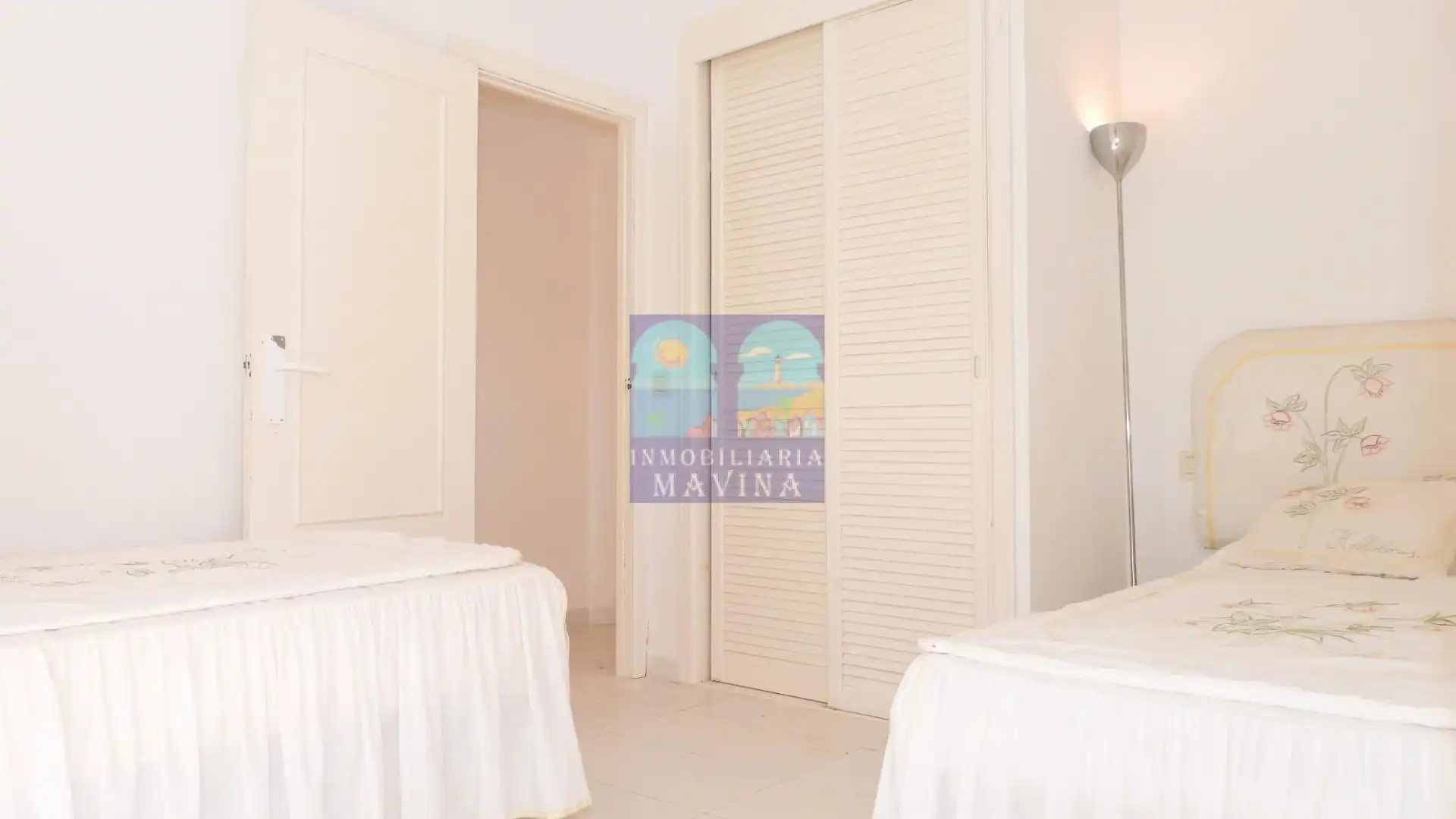 Schlafzimmer von Einfamilien-Reihenhaus zum Verkauf in La Manga del Mar Menor mit Heizung, Privatgarten und Terrasse