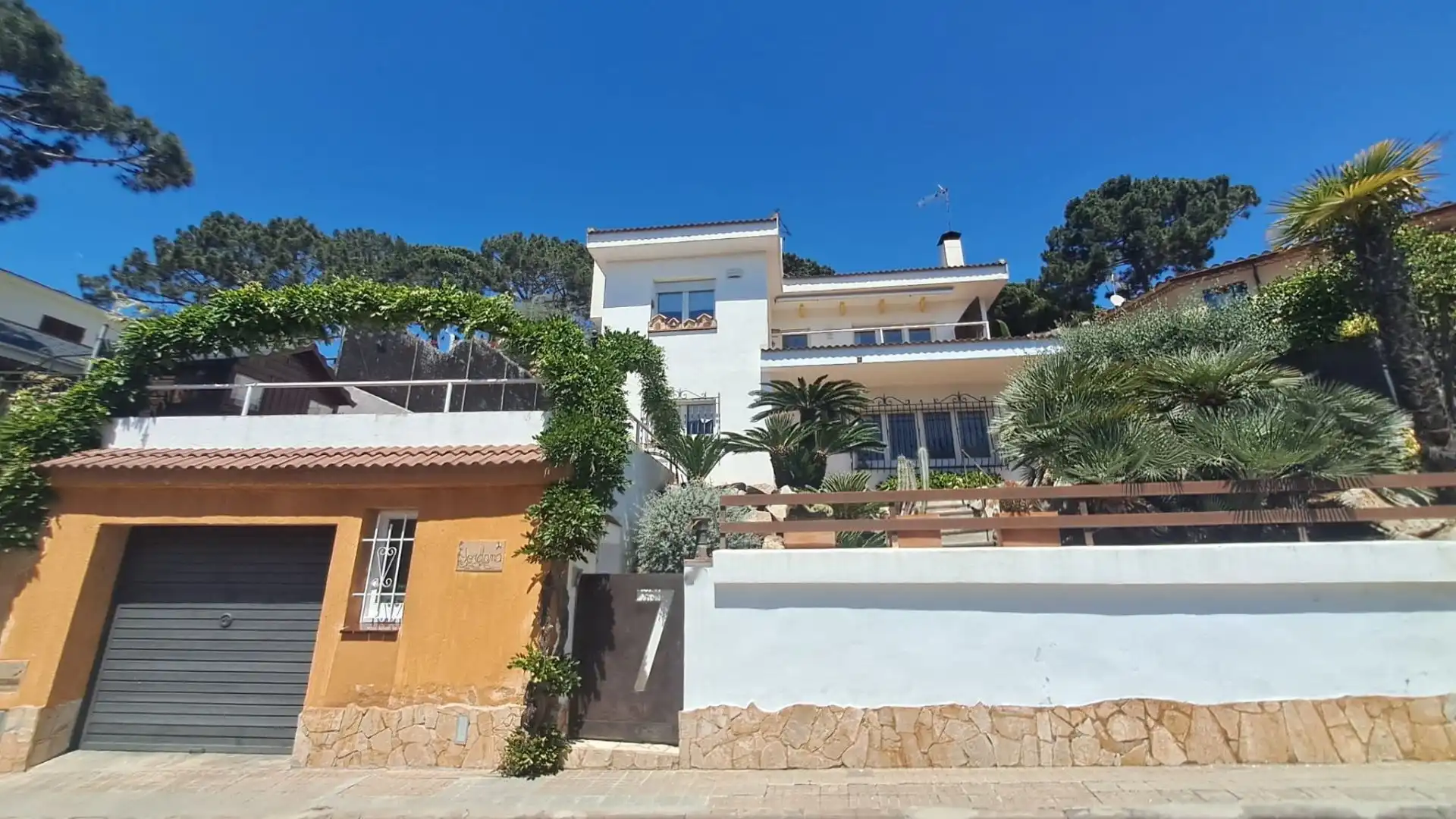 Vista exterior de Casa o chalet en venta en Sant Pol de Mar con Calefacción, Jardín privado y Terraza