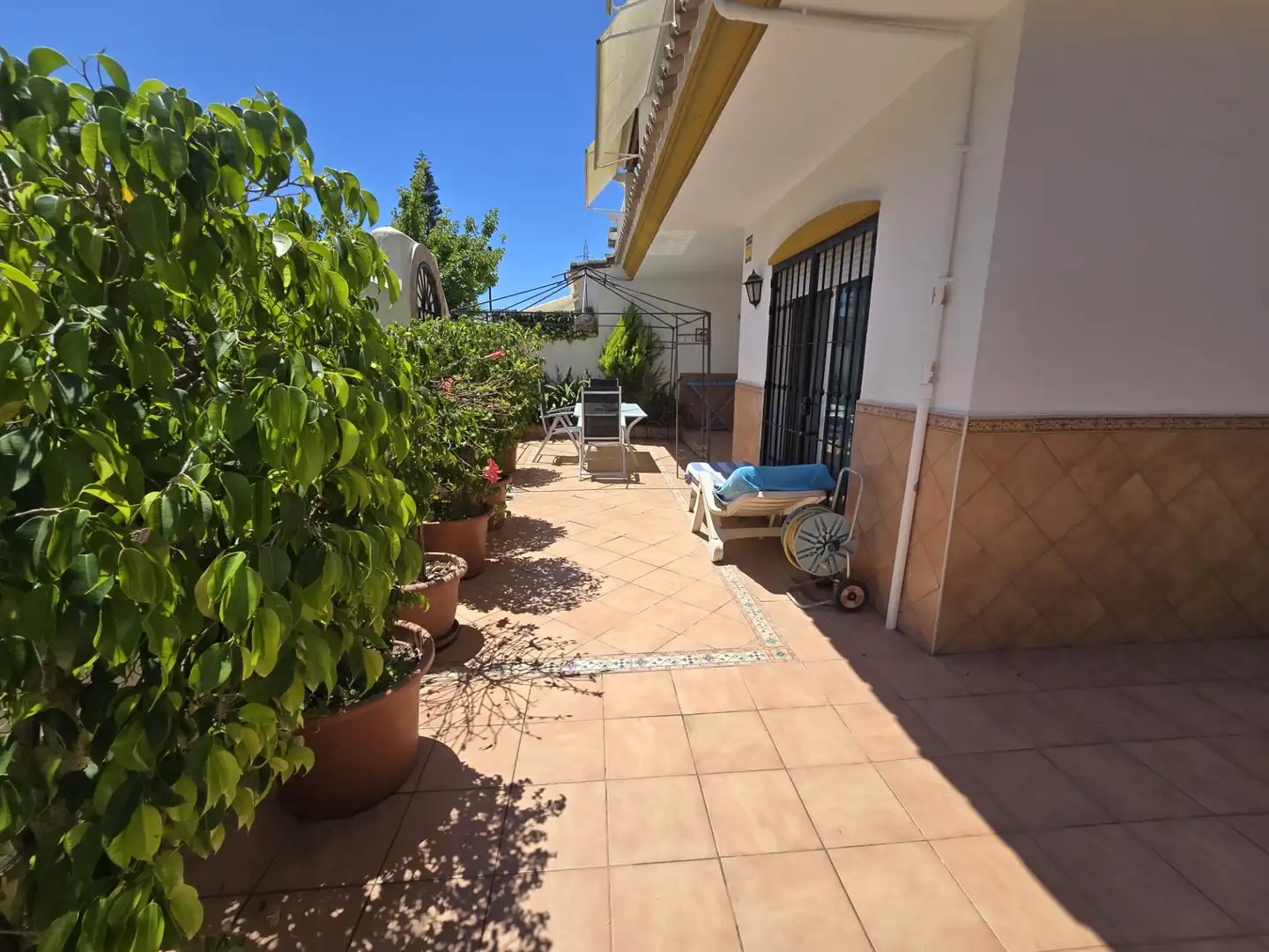 Jardín de Piso en venta en Marbella con Aire acondicionado, Terraza y Alarma