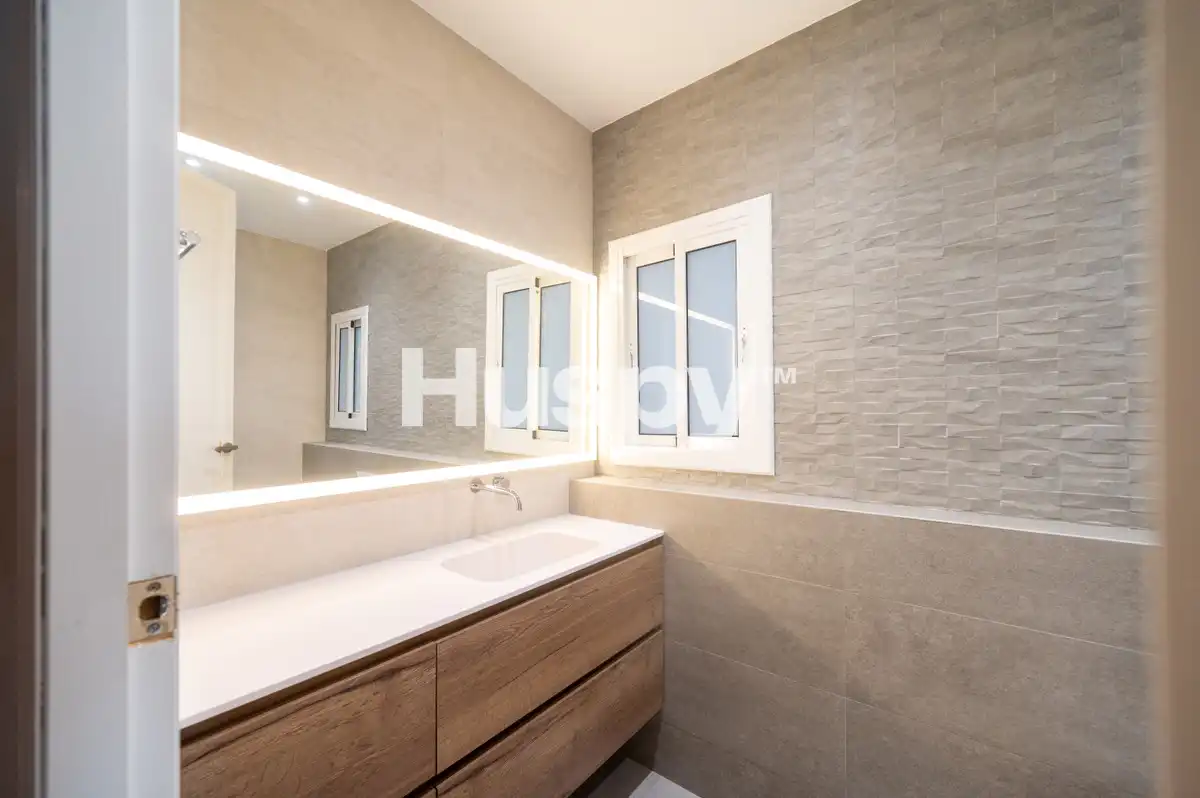 Bathroom of Flat for rent in Barcelona  with Air Conditioner, Heating and Furnished