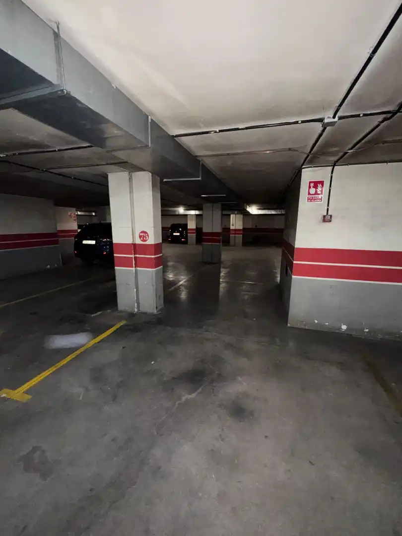 Parking de Apartamento en venta en Ponferrada con Calefacción, Parquet y Trastero