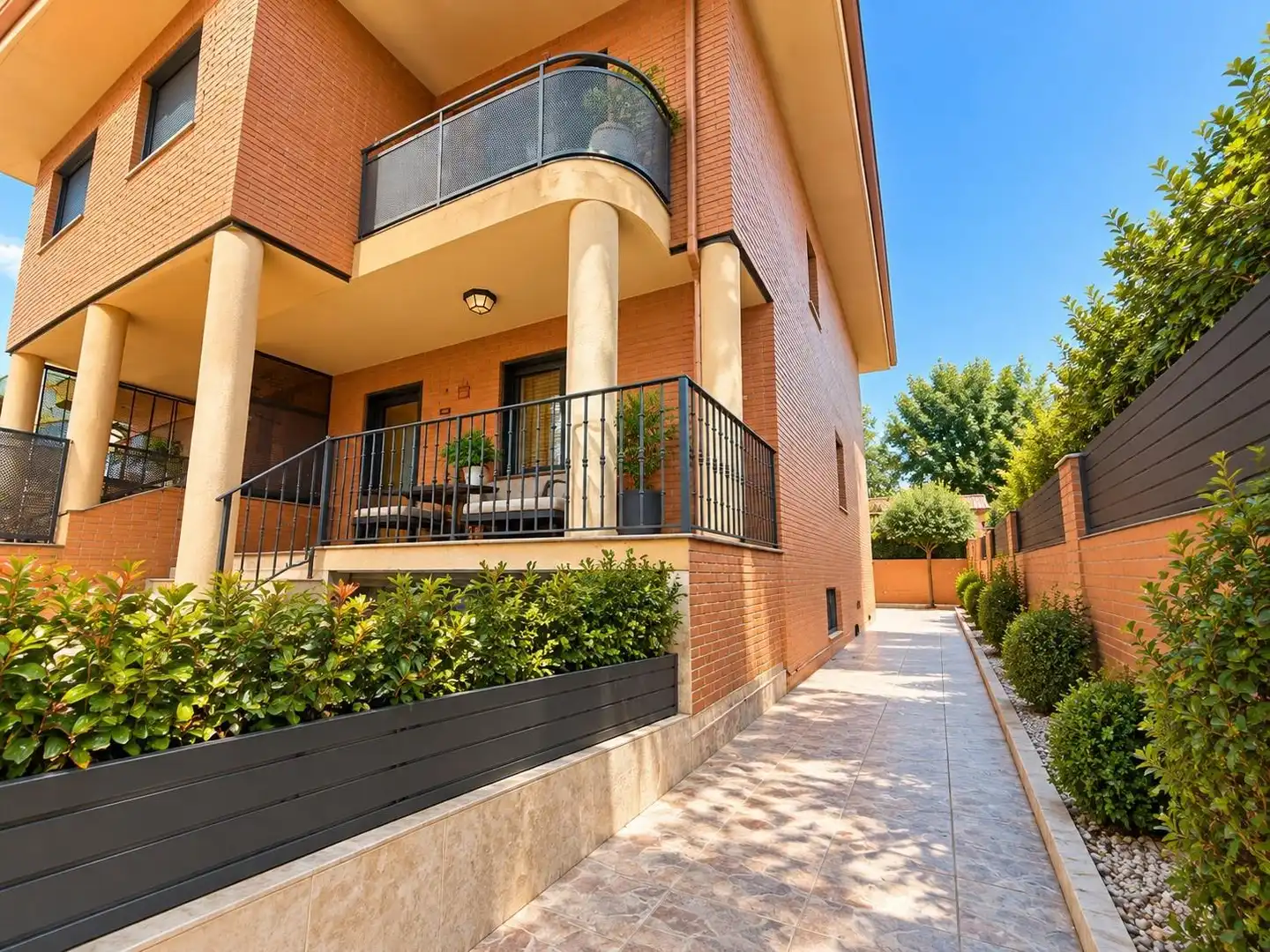 Exterior view of Detached homes for sale in Seseña  with Air Conditioner, Heating and Private garden