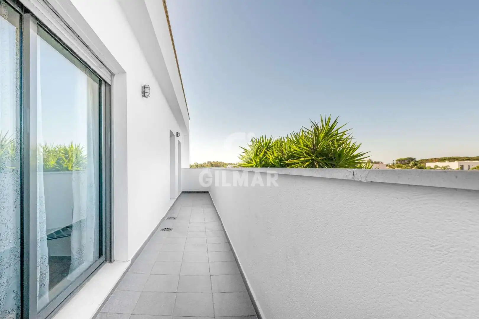 Terrassa de Casa o xalet en venda en Conil de la Frontera amb Jardí privat, Piscina i Moblat