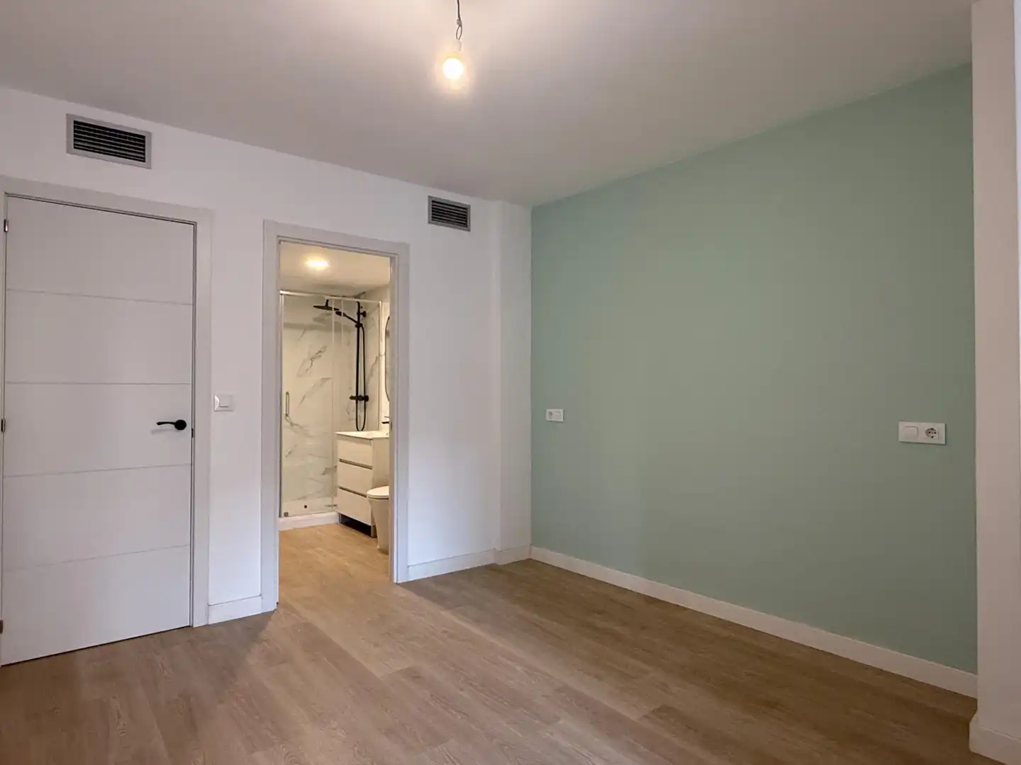 Habitación de Piso en venta en Guadalajara con Aire acondicionado y Calefacción
