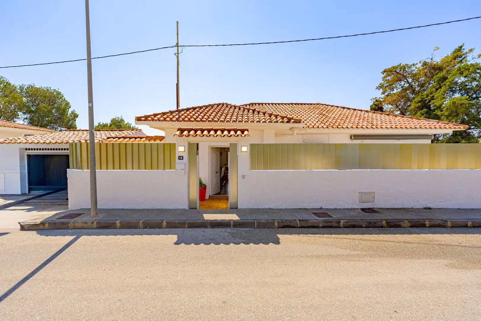 Vista exterior de Casa o chalet en venta en La Nucia con Aire acondicionado, Calefacción y Jardín privado
