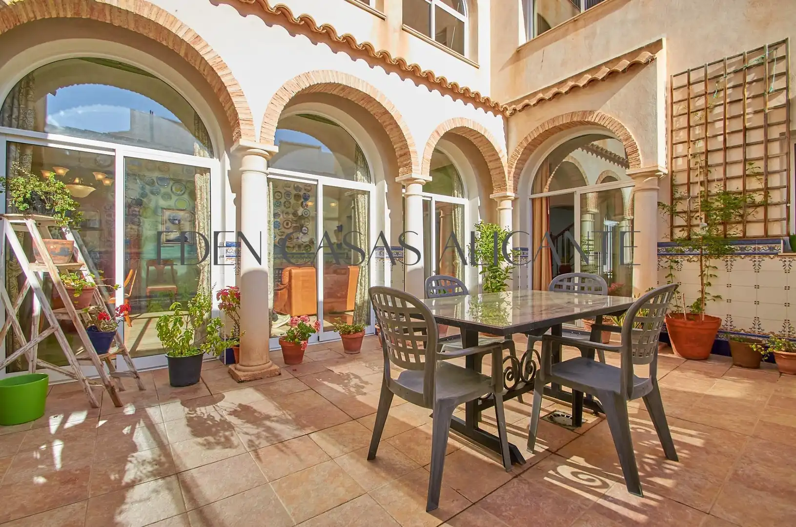 Terrassa de Casa adosada en venda en San Vicente del Raspeig / Sant Vicent del Raspeig amb Aire condicionat, Jardí privat i Parquet
