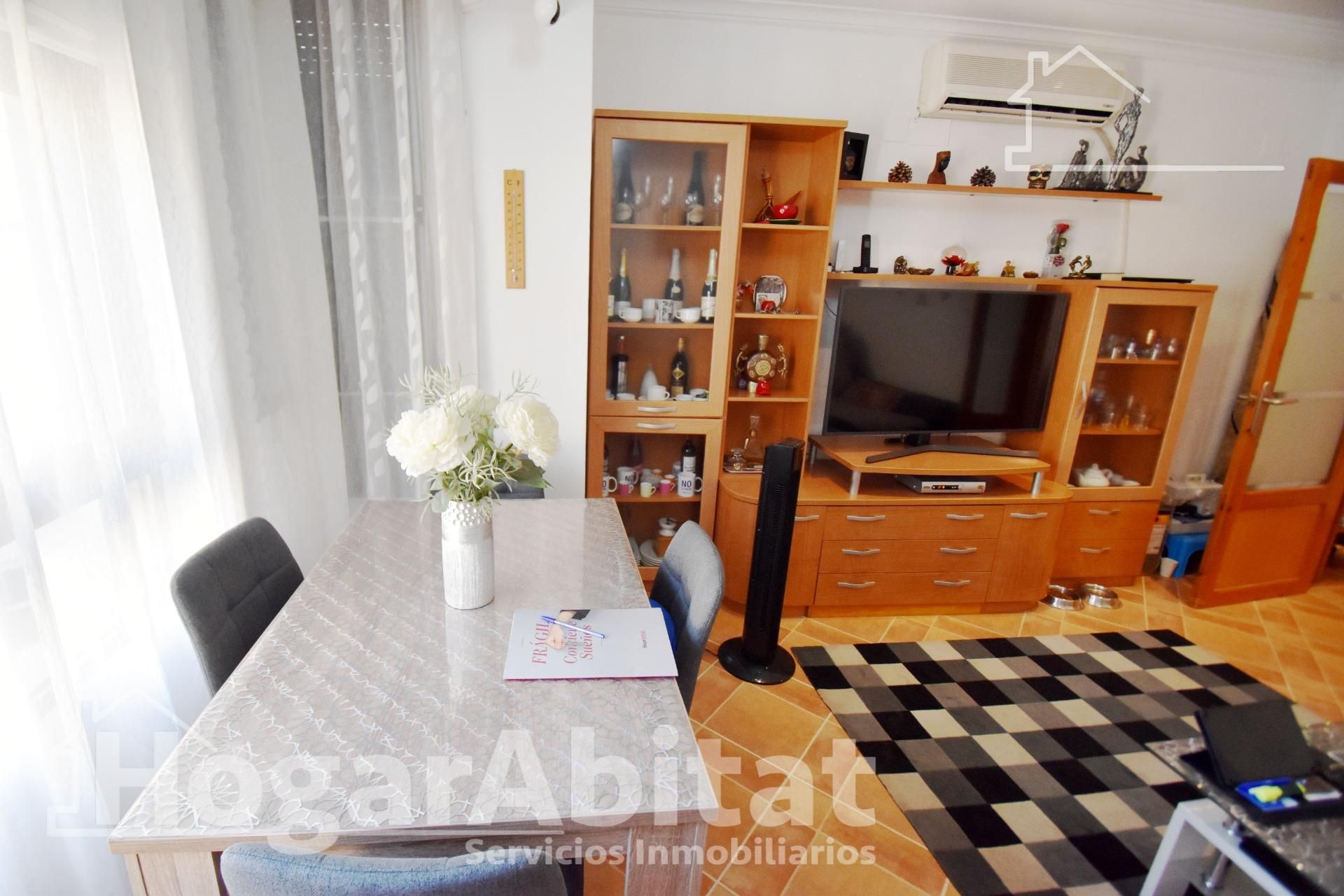 Living room of Flat for sale in Castellón de la Plana / Castelló de la Plana  with Air Conditioner and Storage room