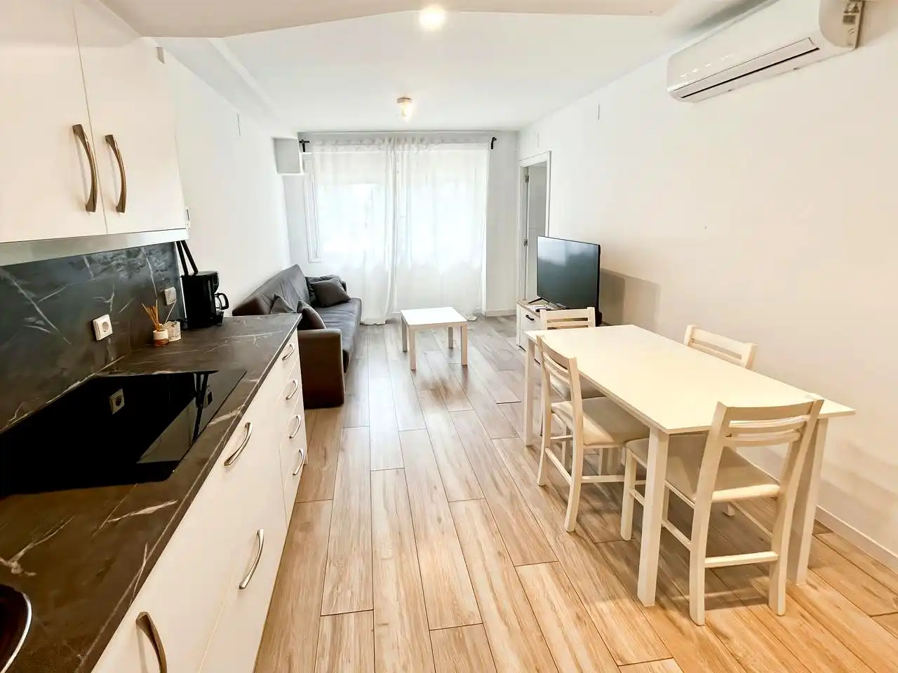Sala d'estar de Apartament en venda en Alcobendas amb Aire condicionat i Moblat