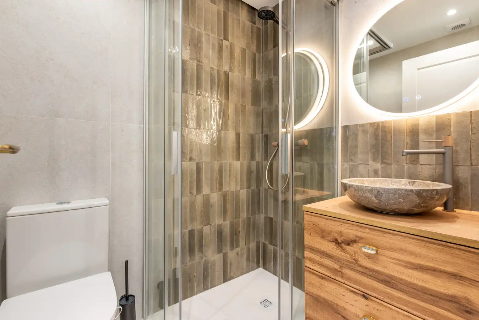 Bathroom of Flat for rent in Oviedo   with Heating and Terrace