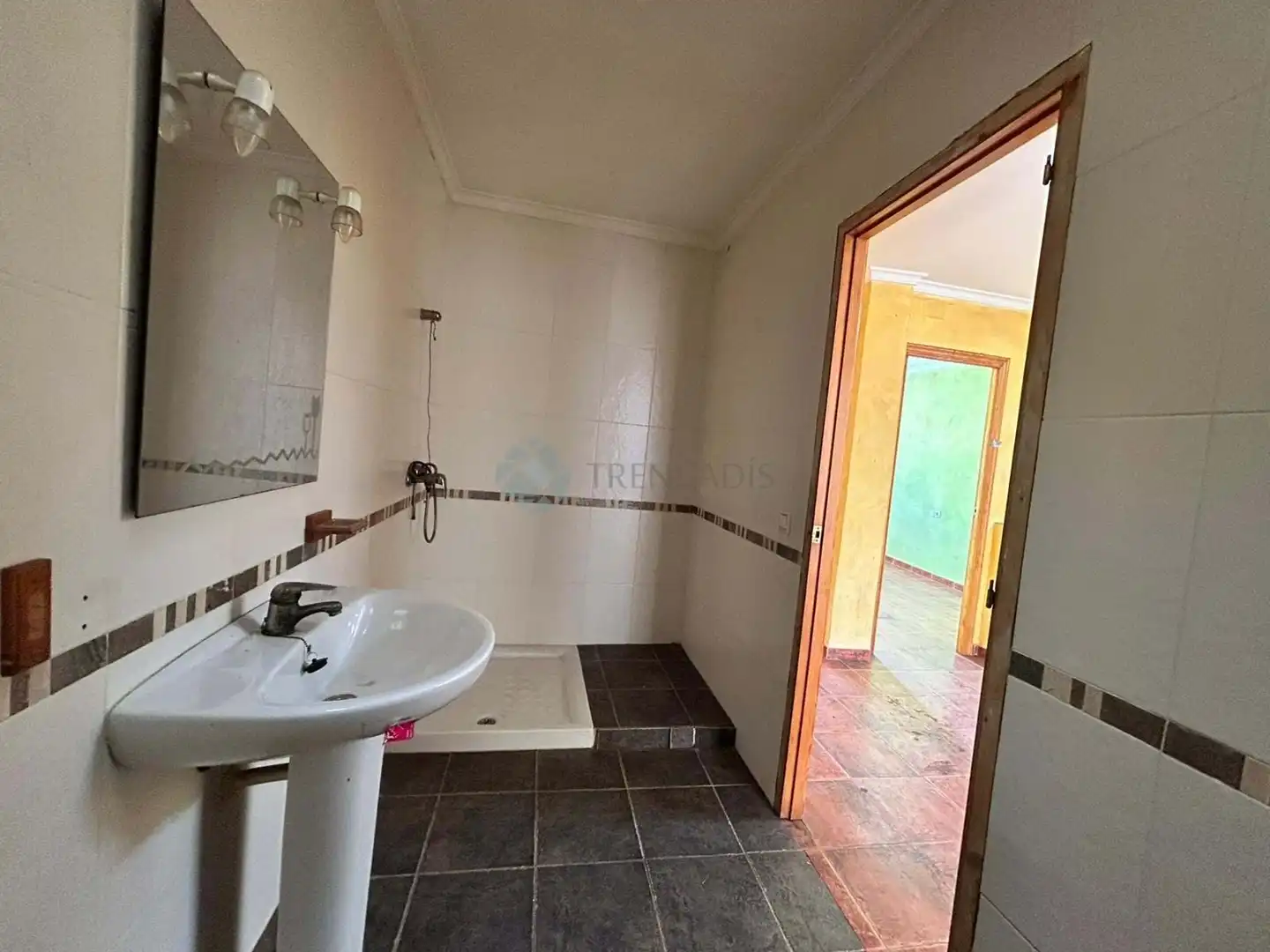 Badezimmer von Einfamilien-Reihenhaus zum Verkauf in Alberic