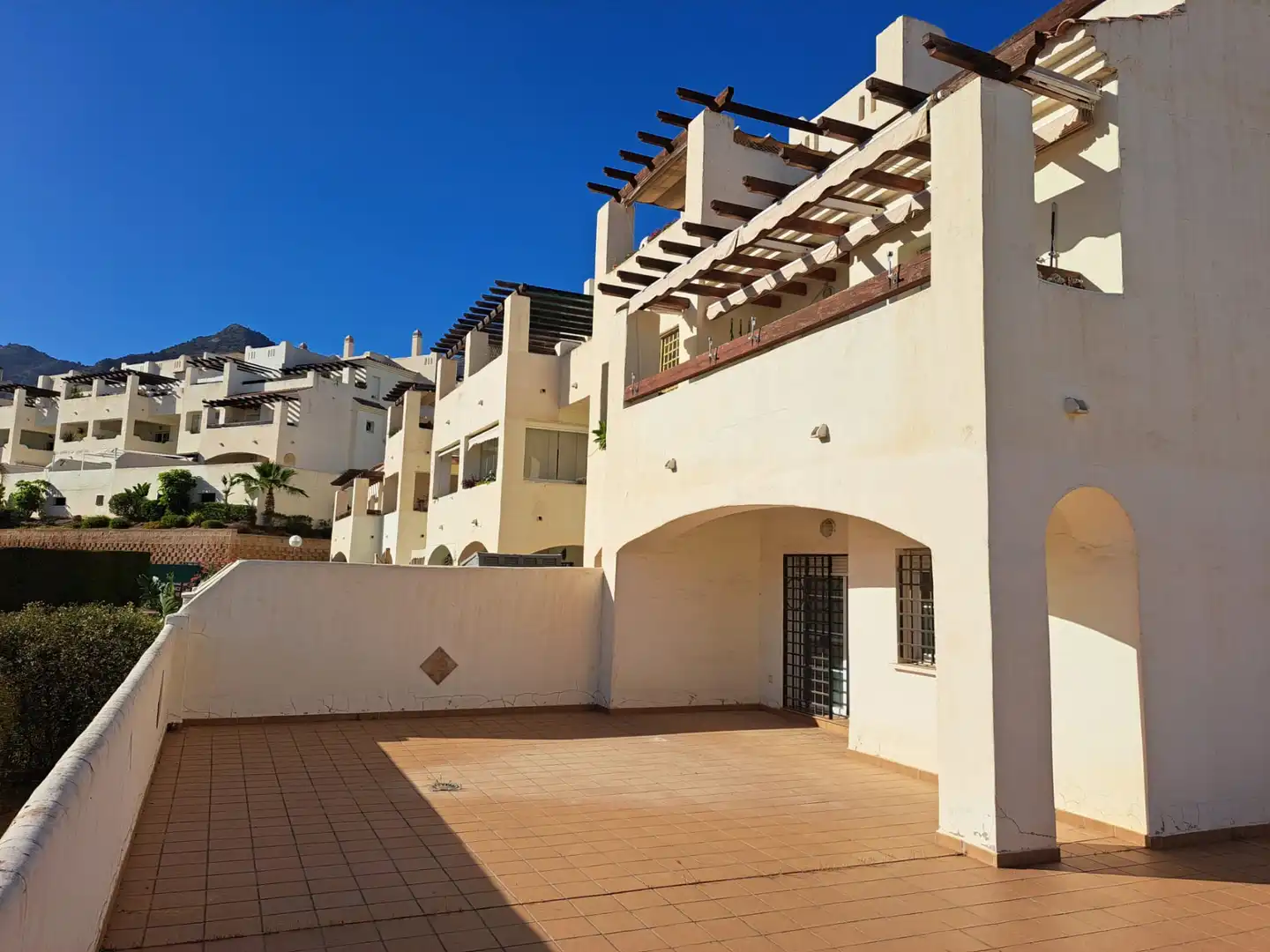 Vista exterior de Planta baixa en venda en Benalmádena amb Aire condicionat, Terrassa i Piscina comunitària