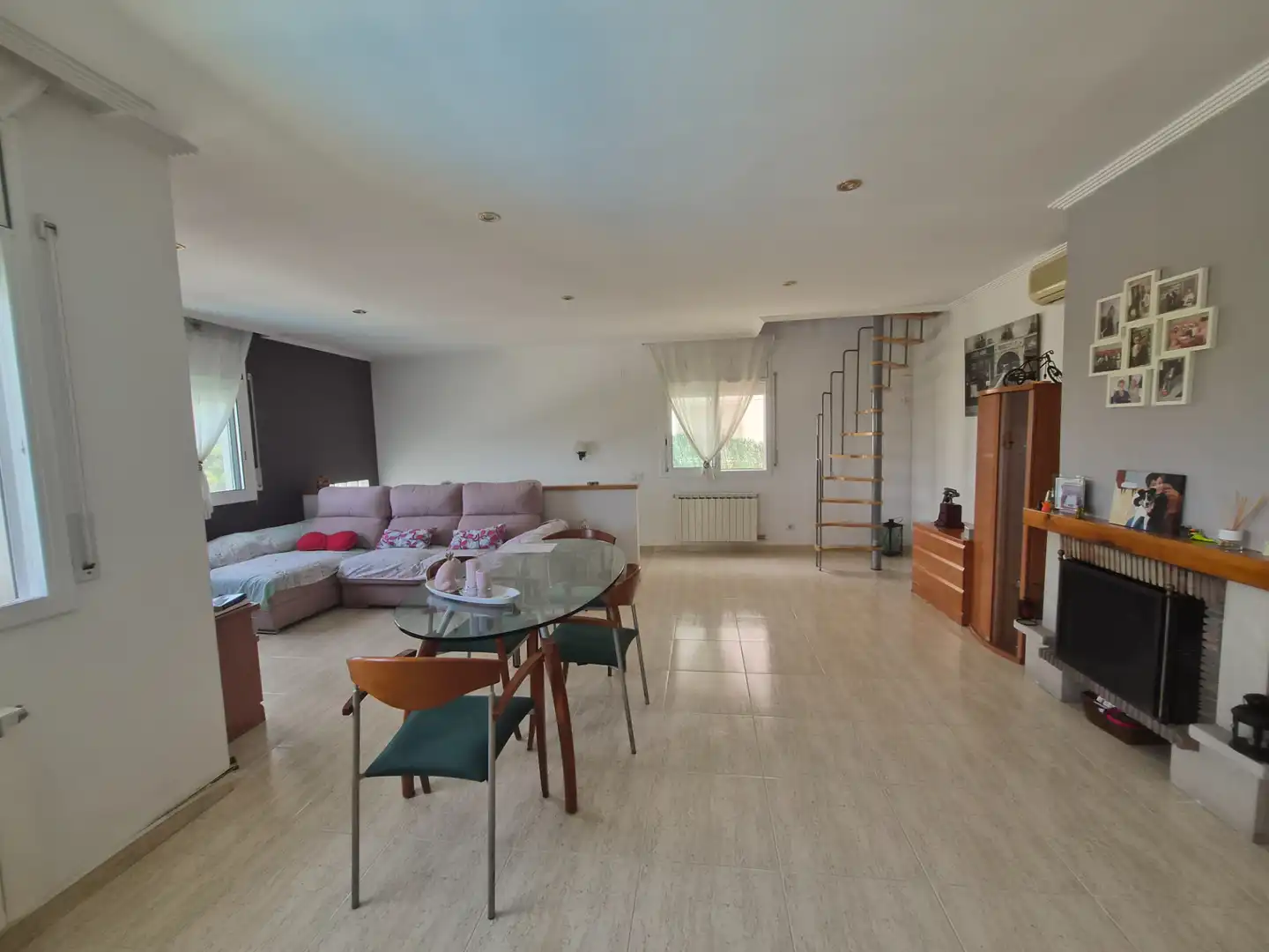 Sala de estar de Casa o chalet en venta en Roda de Berà con Calefacción, Jardín privado y Terraza