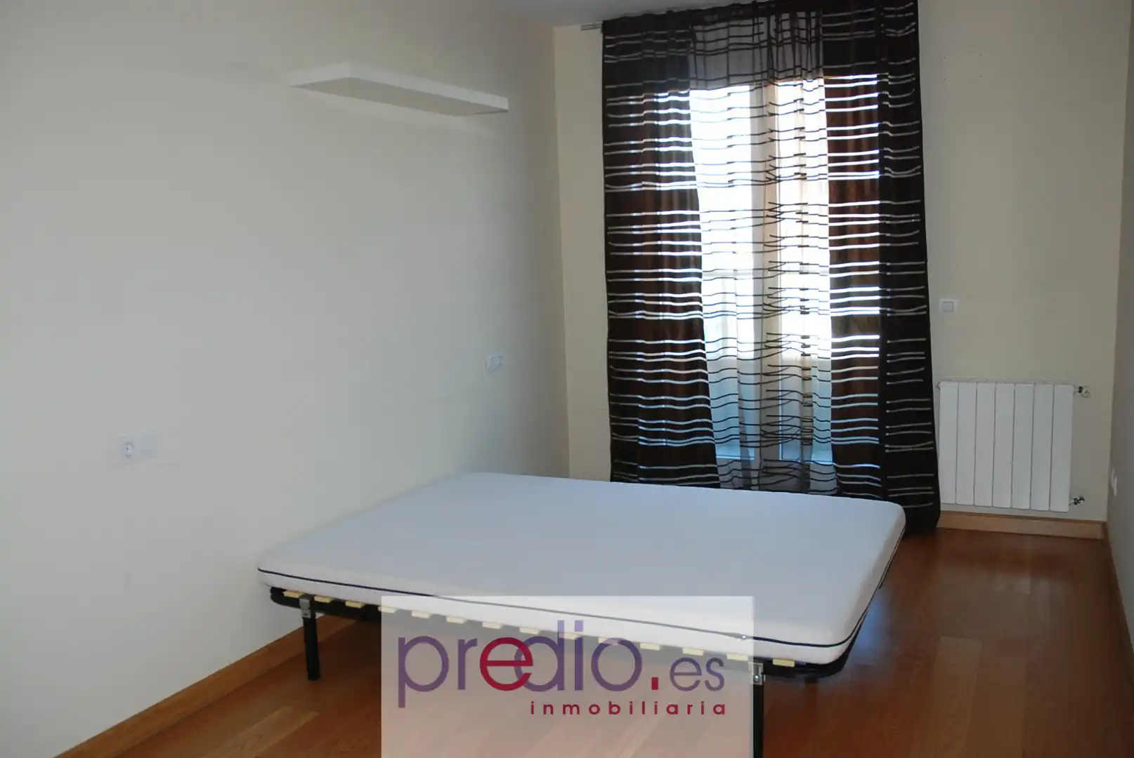 Dormitori de Apartament en venda en Lugo amb Calefacció, Parquet i Terrassa