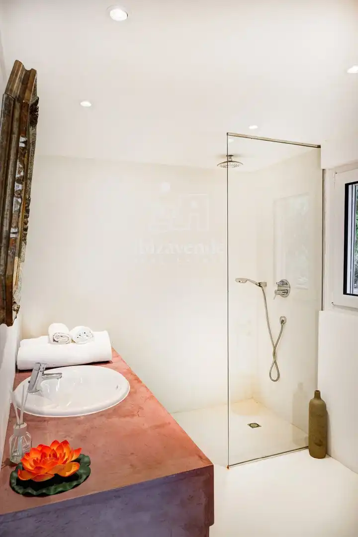 Bathroom of Houses for sale in Santa Eulària des Riu  with Air Conditioner, Private garden and Terrace