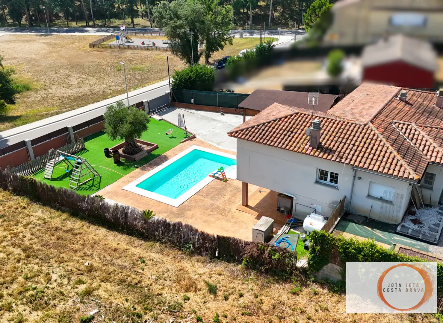 Casa amb piscina en venda a Caldes de Malavella