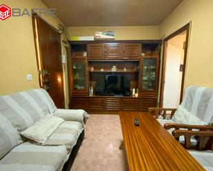 Living room of Flat for sale in  Madrid Capital