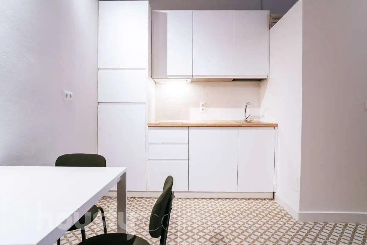 Cocina de Estudio de alquiler en Madrid con Amueblado