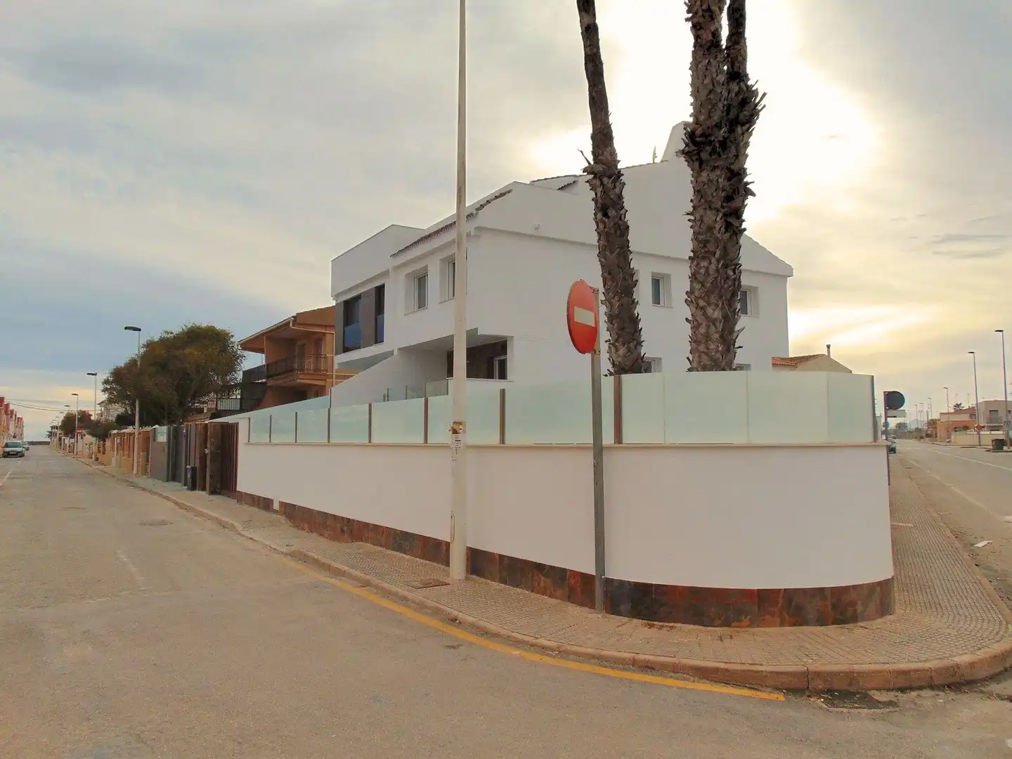 Vista exterior de Casa adosada en venta en San Pedro del Pinatar con Aire acondicionado, Calefacción y Jardín privado
