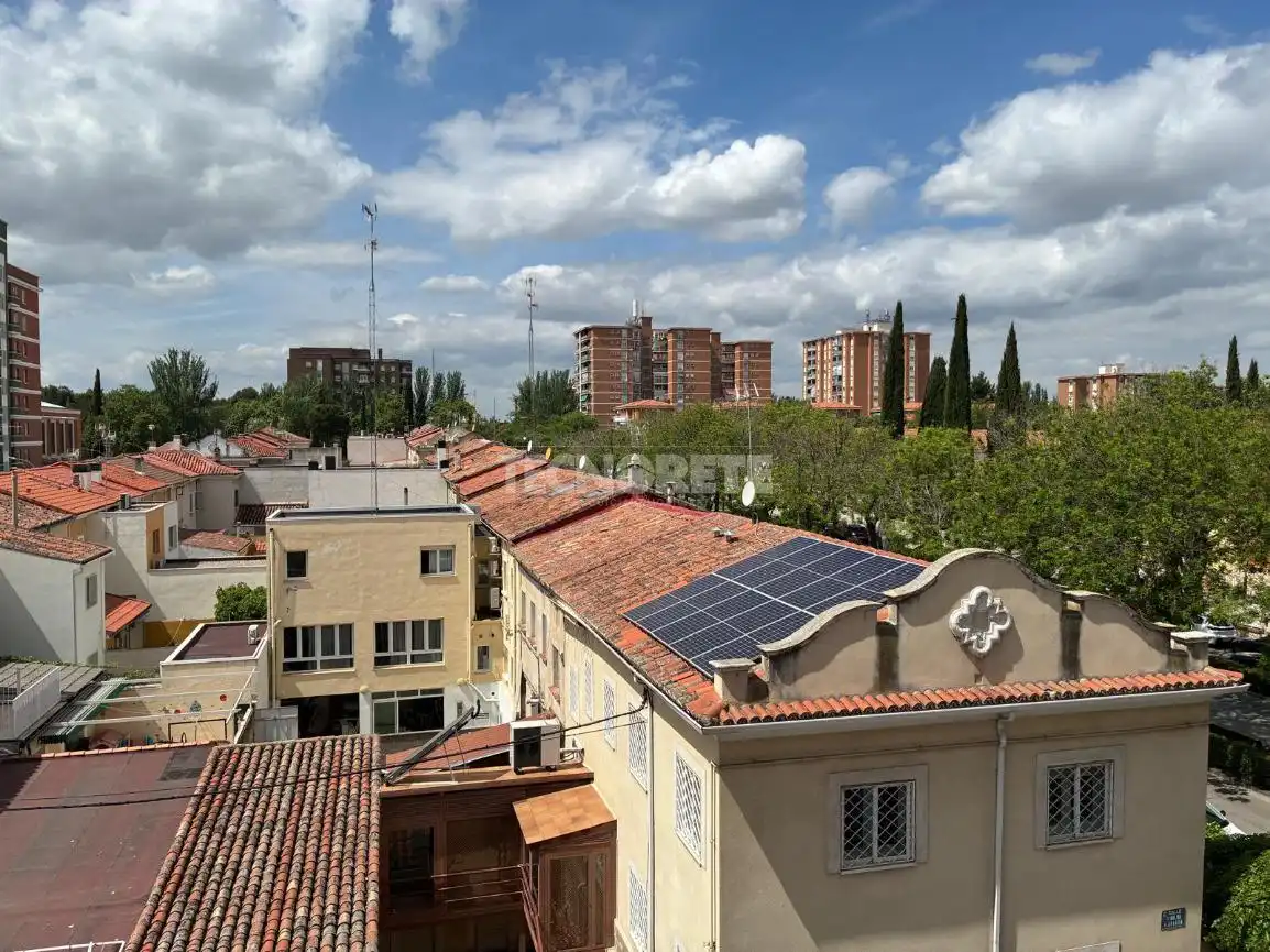 Vista exterior de Piso en venta en Guadalajara con Calefacción y Terraza
