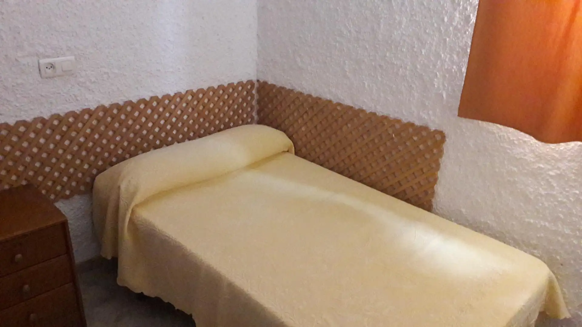 Dormitori de Casa adosada en venda en Almuñécar amb Piscina comunitària