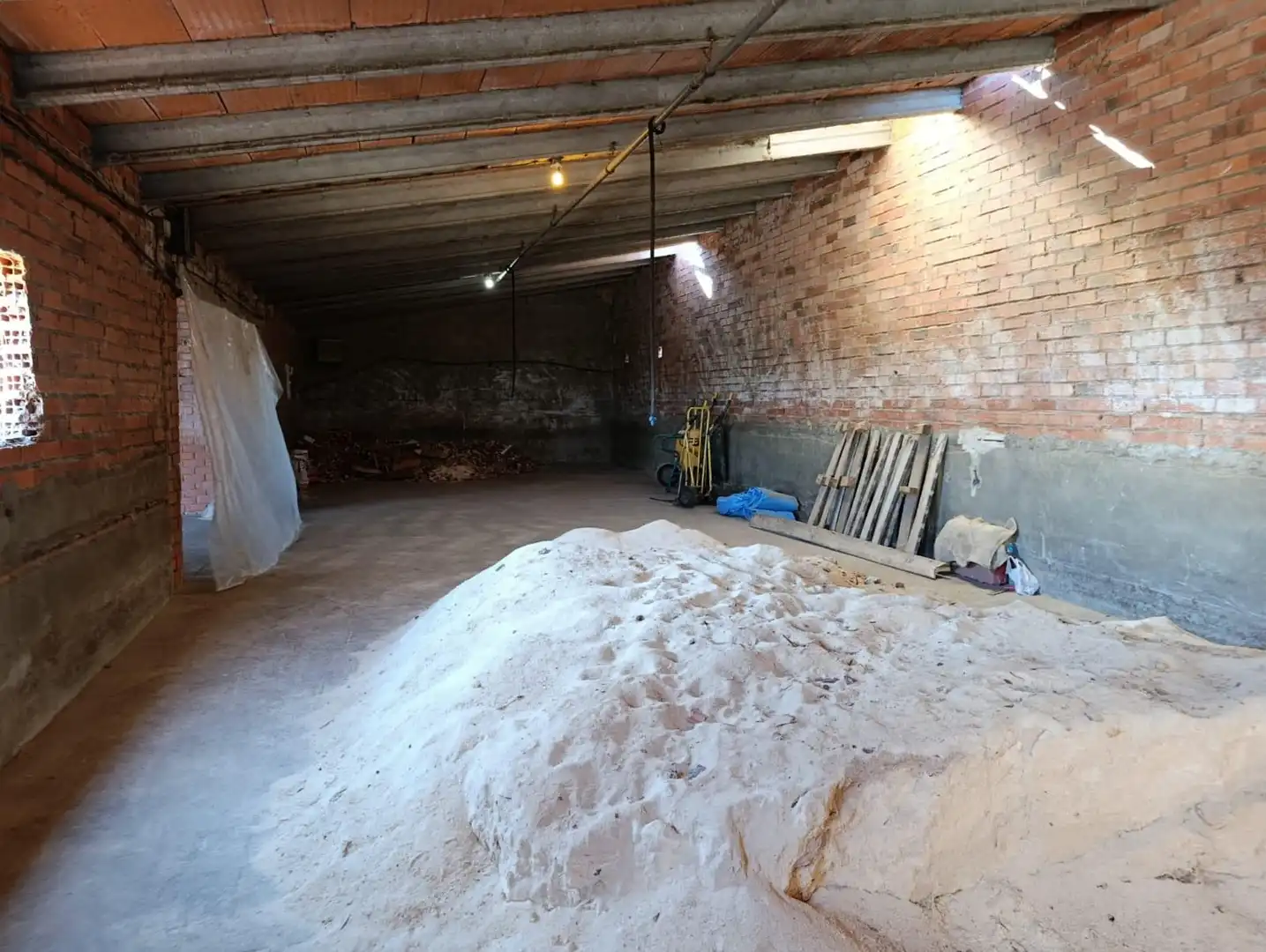 Industrial buildings for sale in Viloria