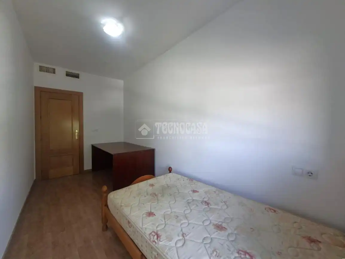 Dormitori de Pis en venda en Guadix amb Aire condicionat i Calefacció