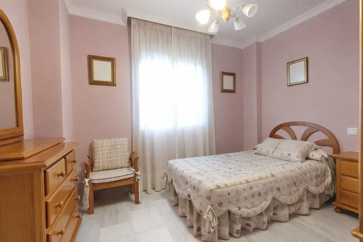 Habitación de Casa o chalet en venta en Cúllar Vega con Calefacción y Trastero