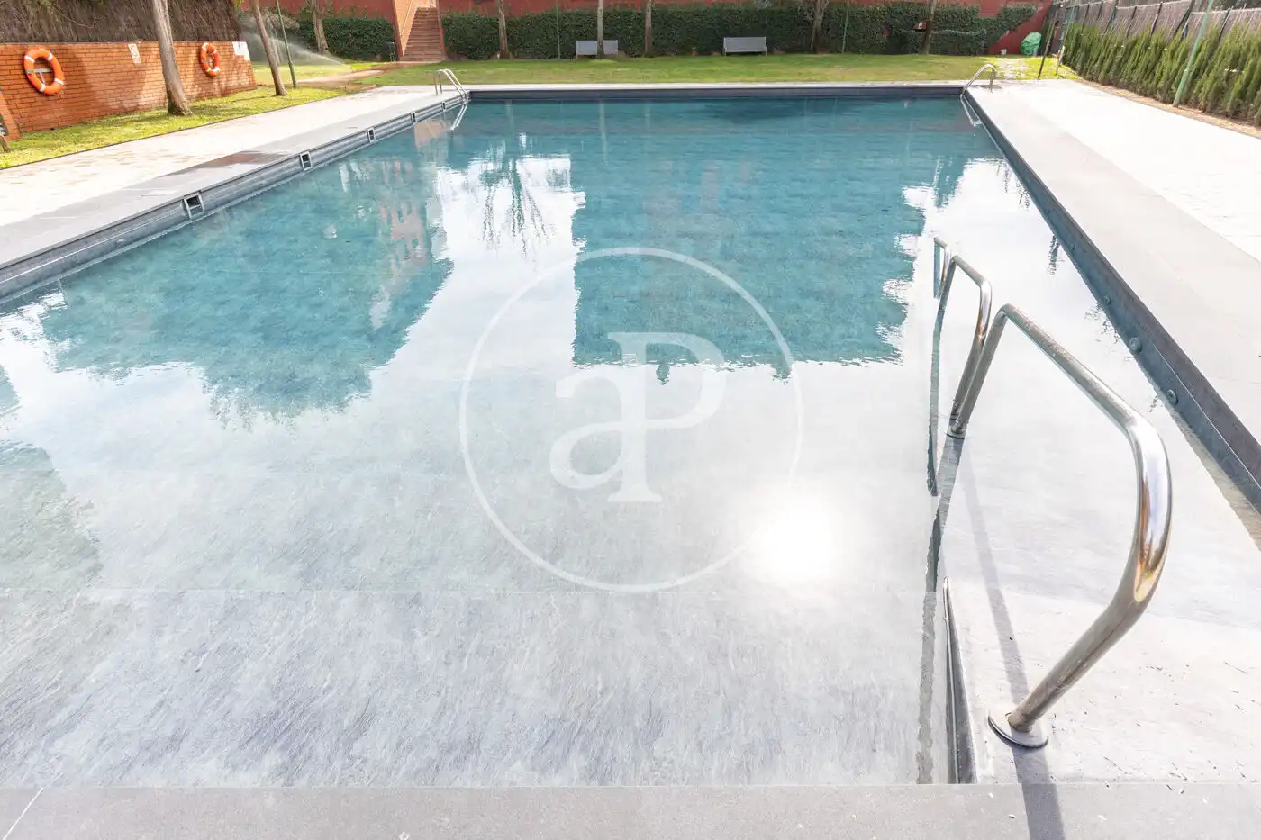 Swimming pool of Flat for sale in Sant Cugat del Vallès  with Air Conditioner, Heating and Terrace