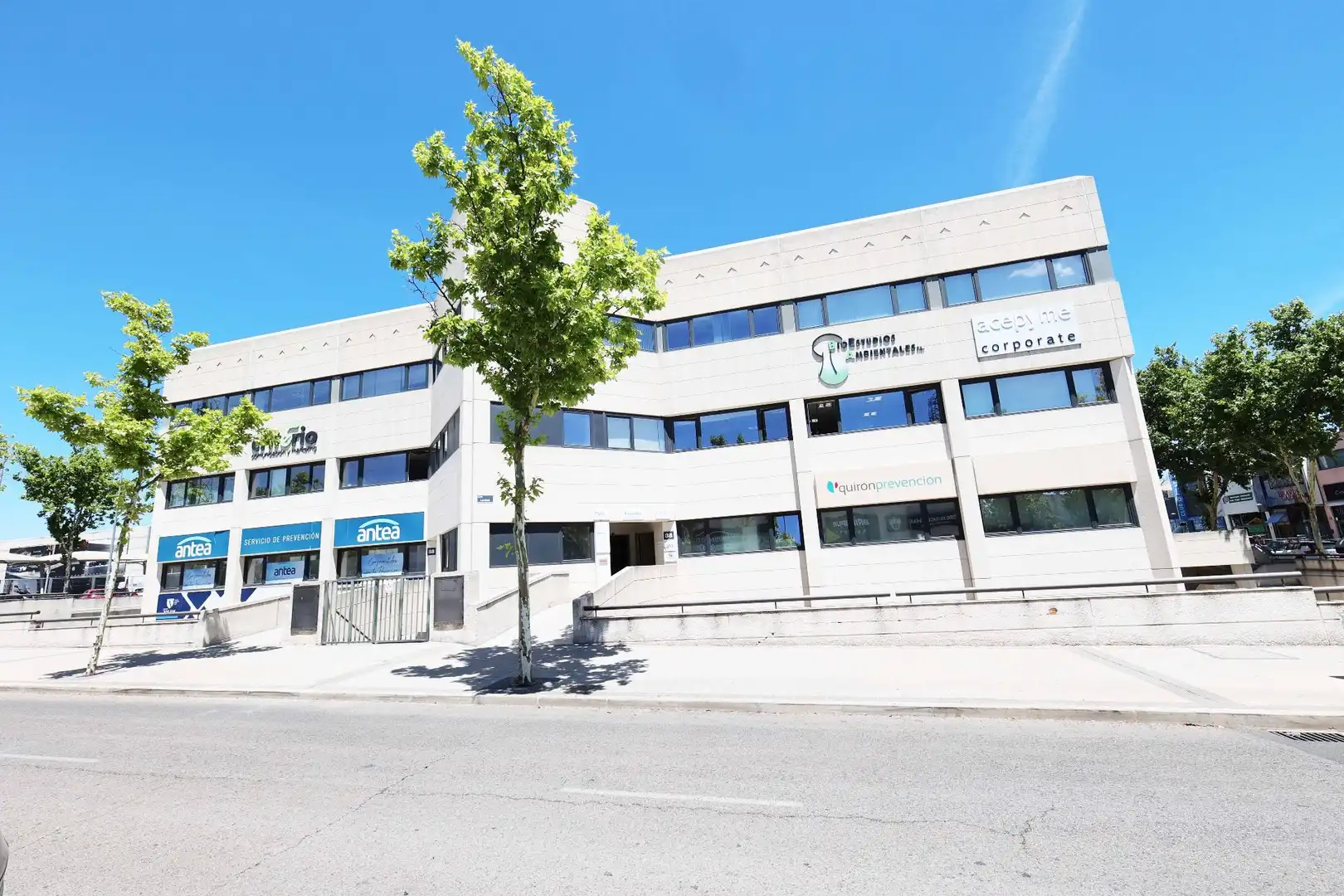 Exterior view of Office for sale in Las Rozas de Madrid  with Heating