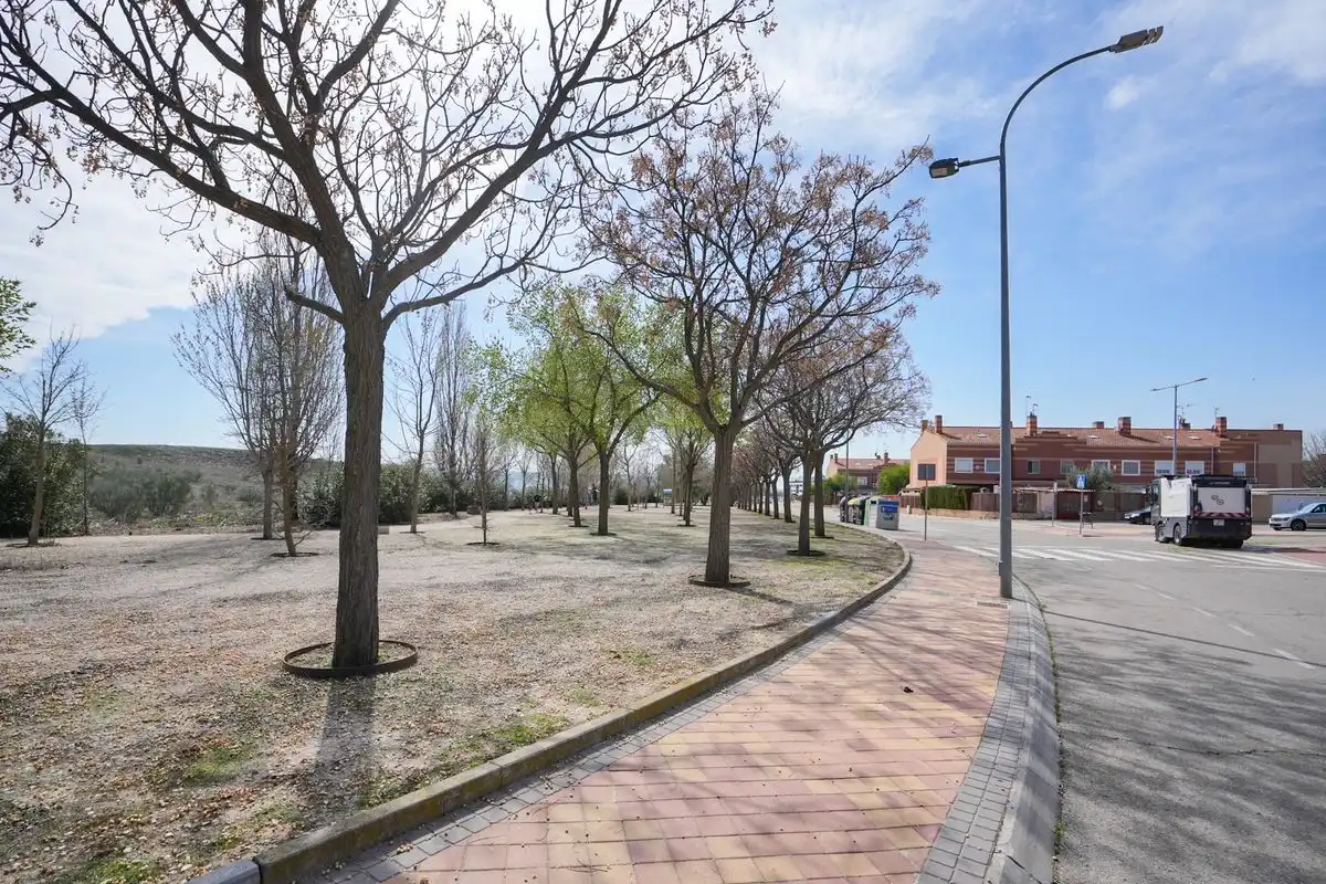 Vista exterior de Casa adosada en venda en Meco amb Aire condicionat, Calefacció i Jardí privat