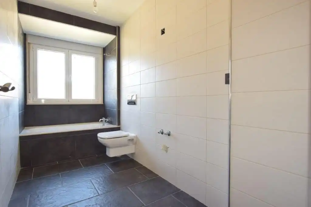 Bany de Casa o xalet en venda en Cee amb Calefacció, Parquet i Moblat