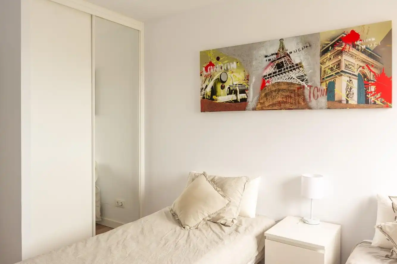 Schlafzimmer von Wohnung zur Miete in Santander mit Heizung und Privatgarten