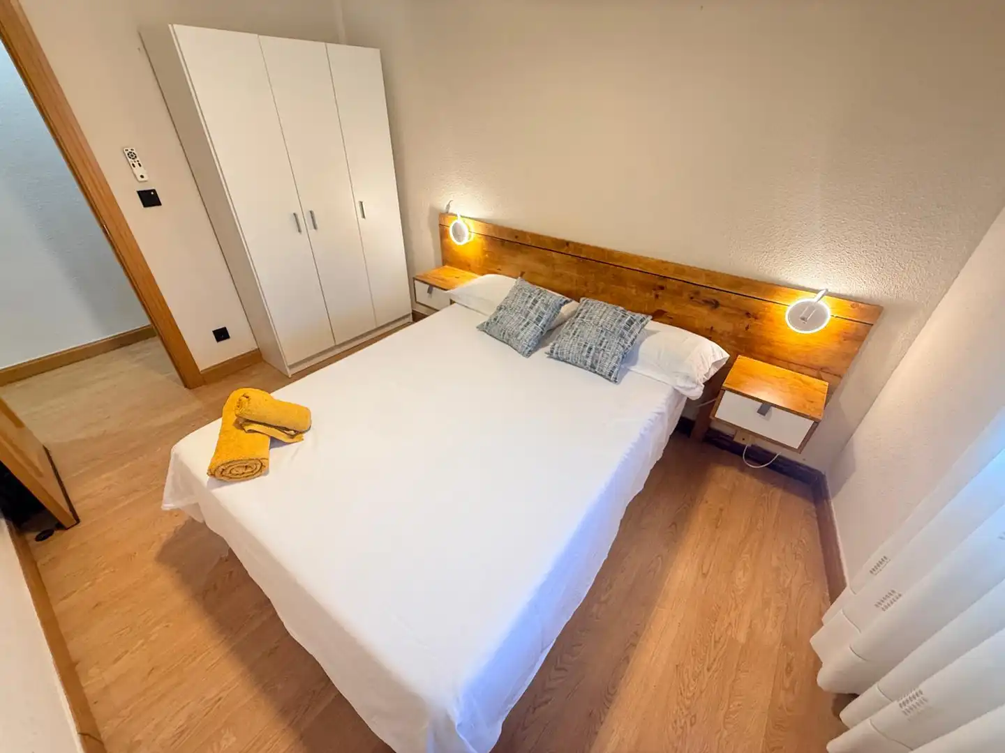 Bedroom of Flat for share in Madrid  with Air Conditioner, Heating and Furnished