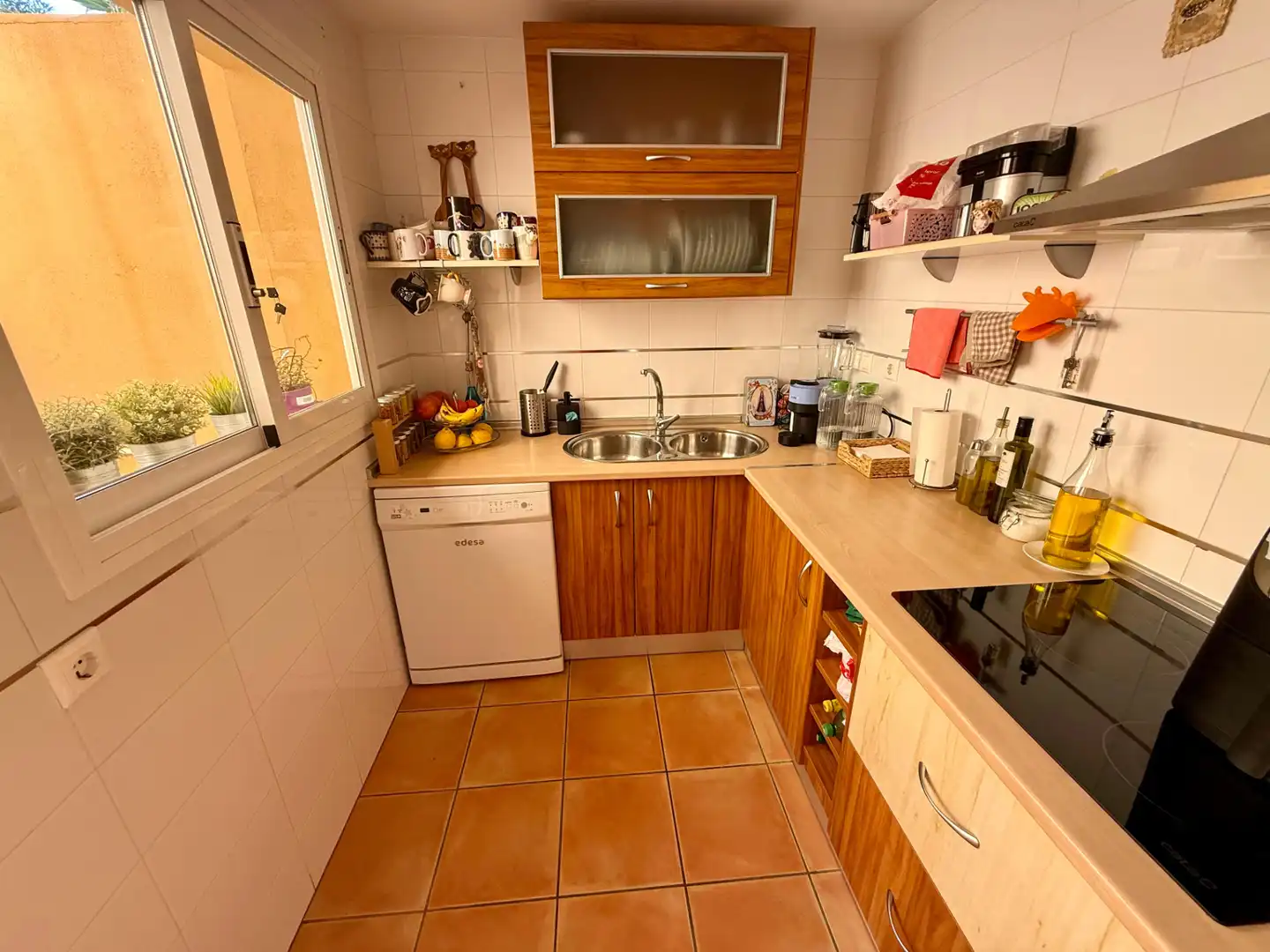 Cuina de Casa adosada en venda en Torrox amb Aire condicionat, Calefacció i Jardí privat