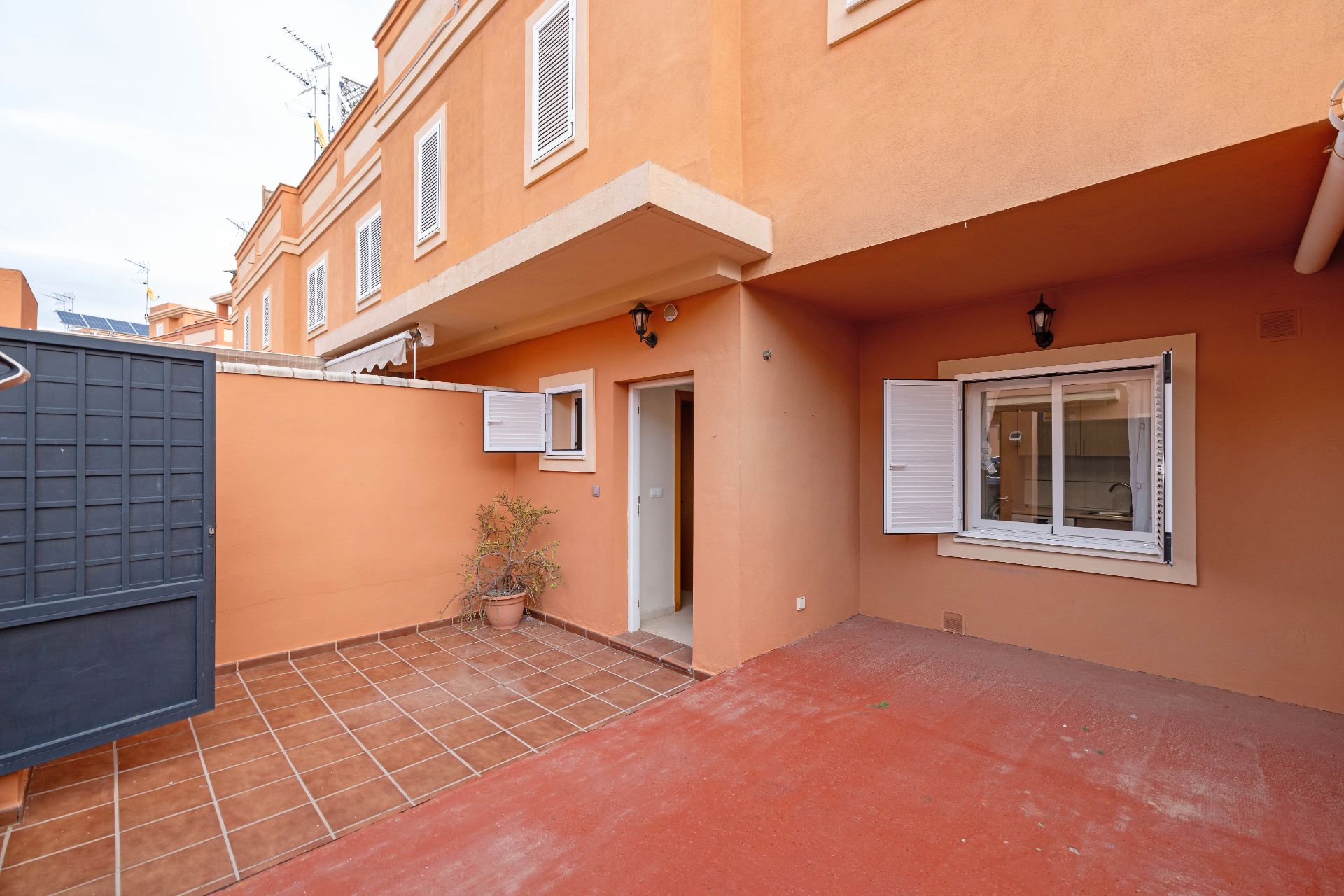 Exterior view of Single-family semi-detached for sale in Vélez-Málaga  with Air Conditioner, Heating and Swimming Pool
