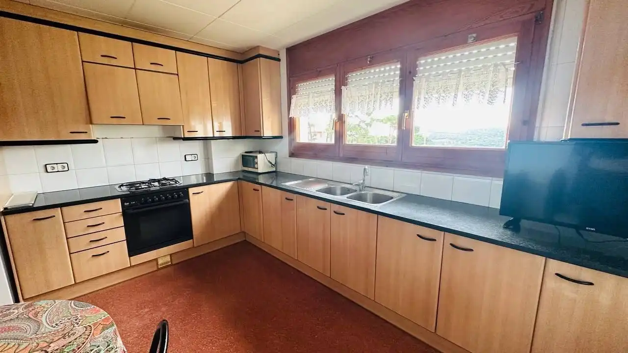 Cuina de Casa o xalet en venda en Lloret de Mar amb Calefacció, Jardí privat i Terrassa
