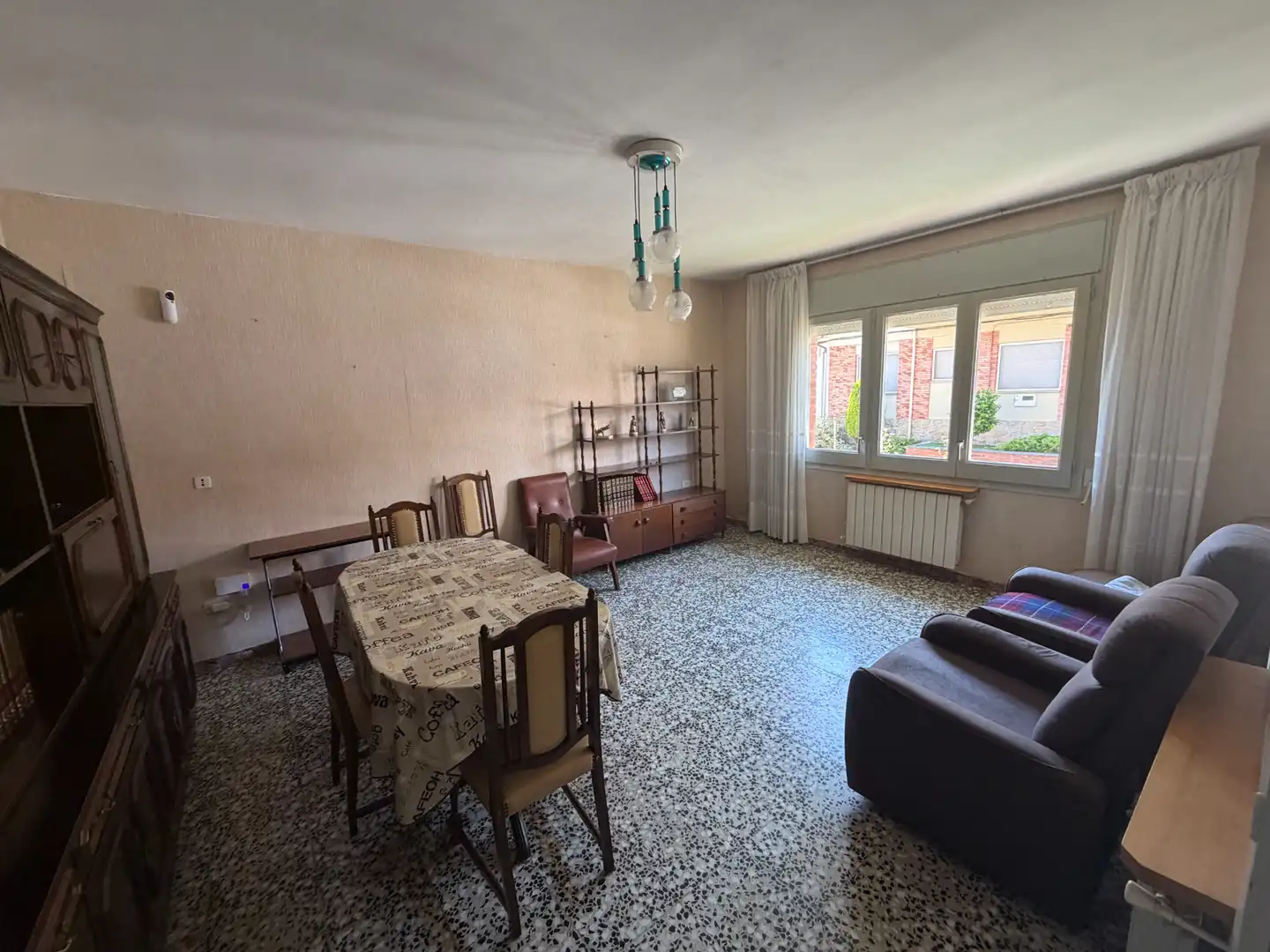 Sala d'estar de Casa adosada en venda en Olot amb Terrassa i Traster