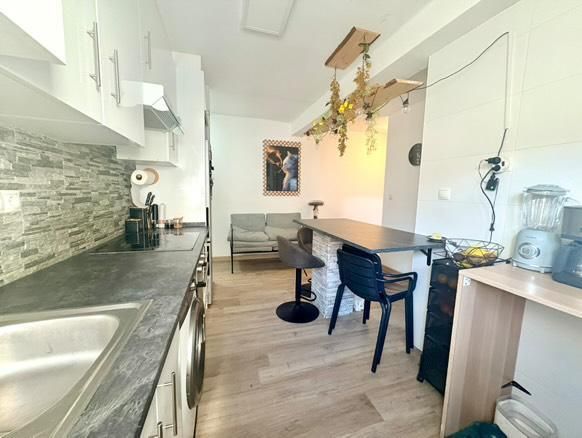 Kitchen of Flat for sale in Oviedo   with Terrace and Furnished